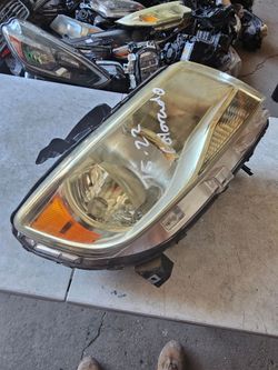 Chevy Colorado right Headlight