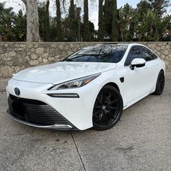 2022 Toyota Mirai Limited • Hydrogen • Low Miles • Great Price