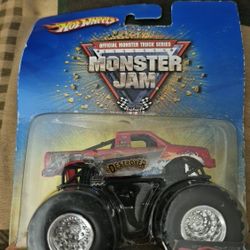 2 Hot Wheels Monster Jam Trucks 
