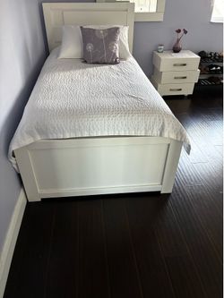 Twin bed set