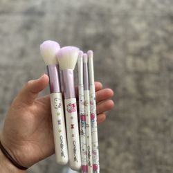 hello kitty makeup brushes 
