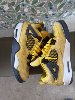 Jordan 4 Lightning