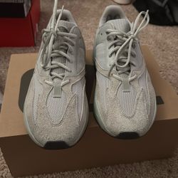 Yeezy 700 Salt Sz 12
