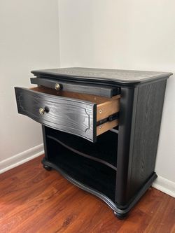 Black Wood Nightstand with Drawer & Shelf – Excellent Condition