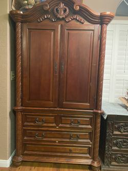 Armoire -wood cherry Color