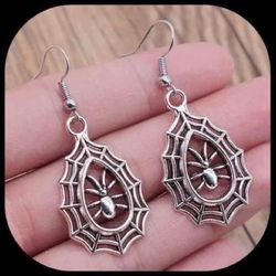 New Unique Halloween Teardrop Spider🕷Web Earrings
