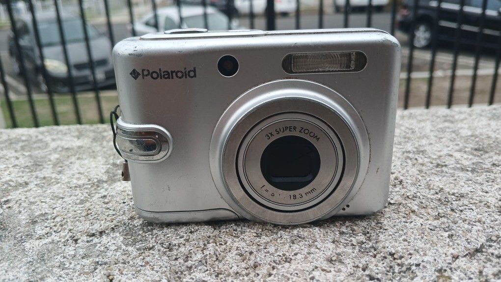 Polaroid I534 5.0MP Digital Camera Silver 3 X Super Zoom
