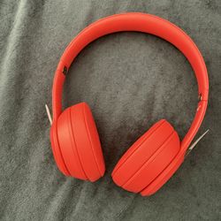 Brand New Beats Solo 3 And Used Air Pods Pro 2