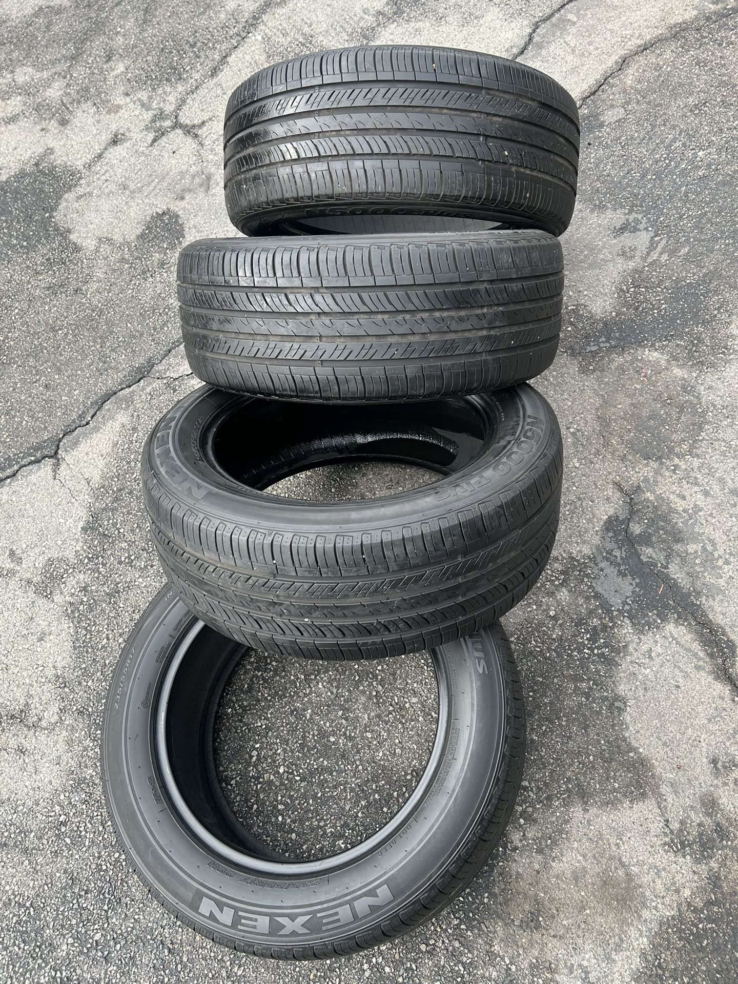 Set. Tires. 235. 55 17. Nexen