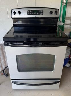 GE Electric Glass Top Stove/Range