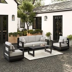 Henredon Calis 4-piece Outdoor Patio Seating Set $1999.99