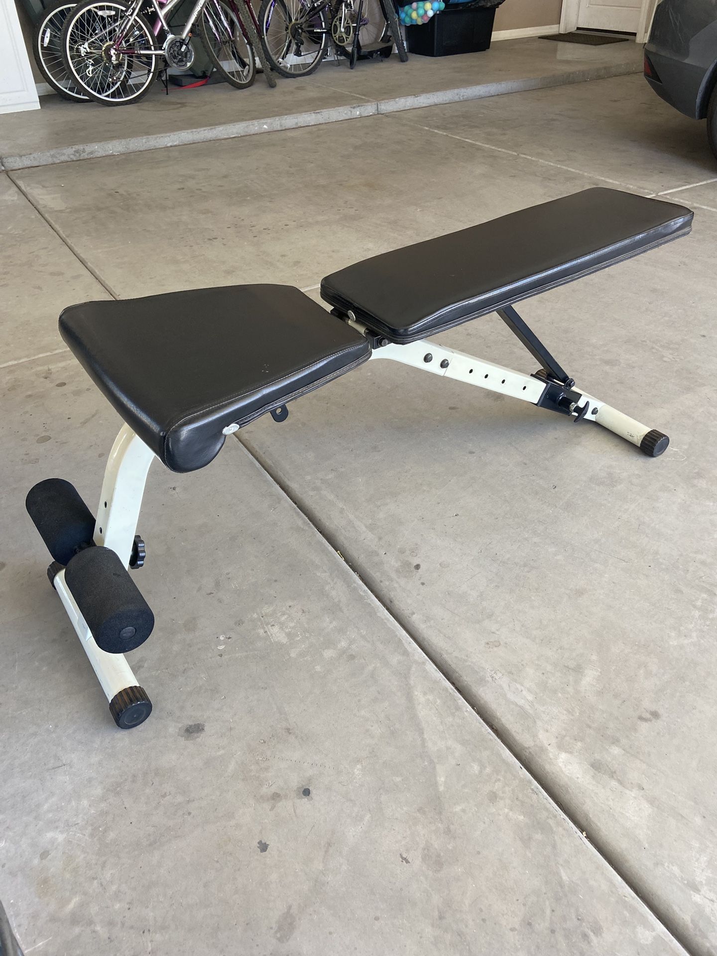 Exercise bench