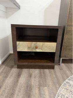 Wood Accent Side Table w/Reeding