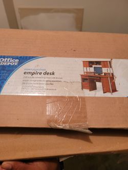 COMPUTER DESK