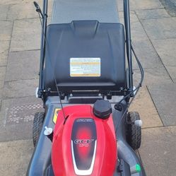 HONDA HRN216 GCV170 SELF PROPELLED LAWN MOWER. 