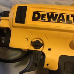Clavadora DeWalT Nueva