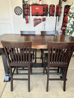 High Top Dinning Table. With 4 Chairs