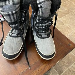 Women’s Size 10 Snow Boots