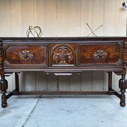 Gorgeous Berkey & Gay Signed 1925 Antique Tudor Style Sideboard, Server or Buffet