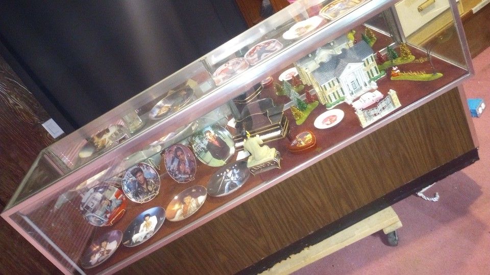 Big ass, Glass Display Case
