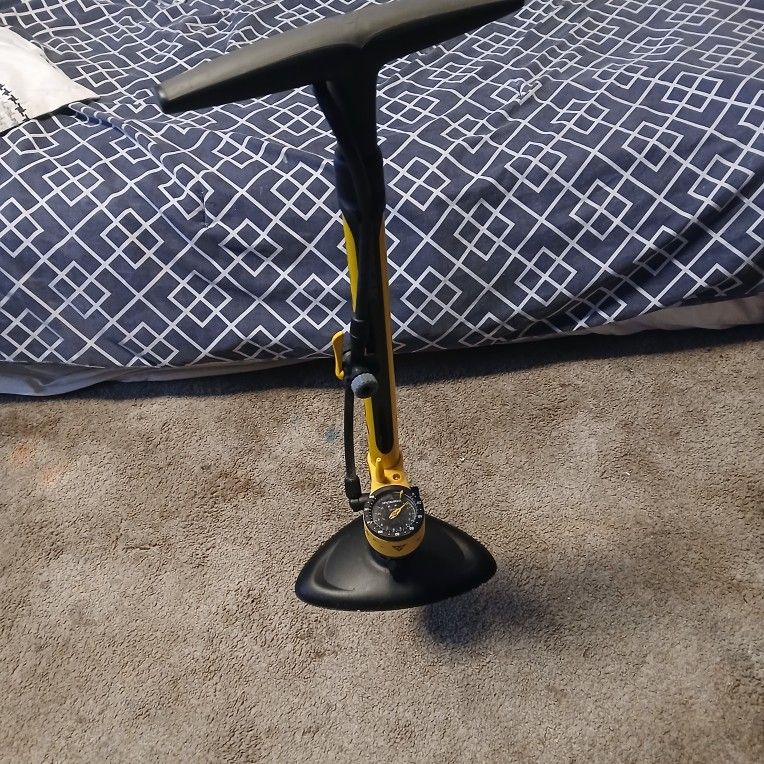Topeka Joeblow Tire Pump