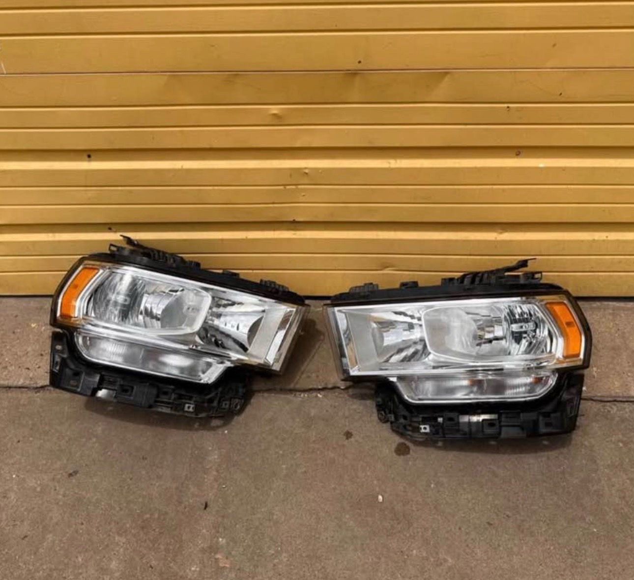 2022 ram 2500 headlight