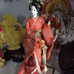 BEAUTIFUL GEISHA DOLLS PORCELAIN GOOD QUALITY 