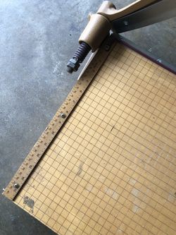 Paper cutter
