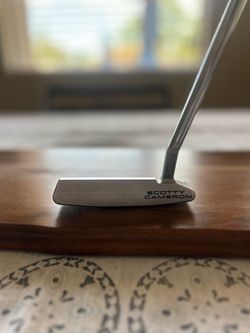 Scotty Cameron Newport 2.5 Special Select Putter — 34 in & Limited Edition Headcover Included