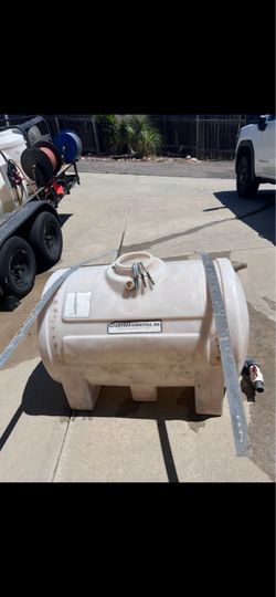 110 gallon water tank, straps, hooks. Water lock pour spout