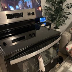 Gorgeous Electric ⚡️ Stove/ Whipool Glass Top Stove 