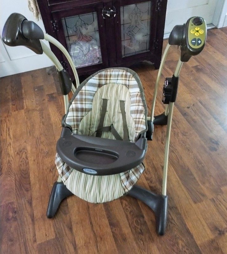 Graco Baby Swing - Battery Operated 