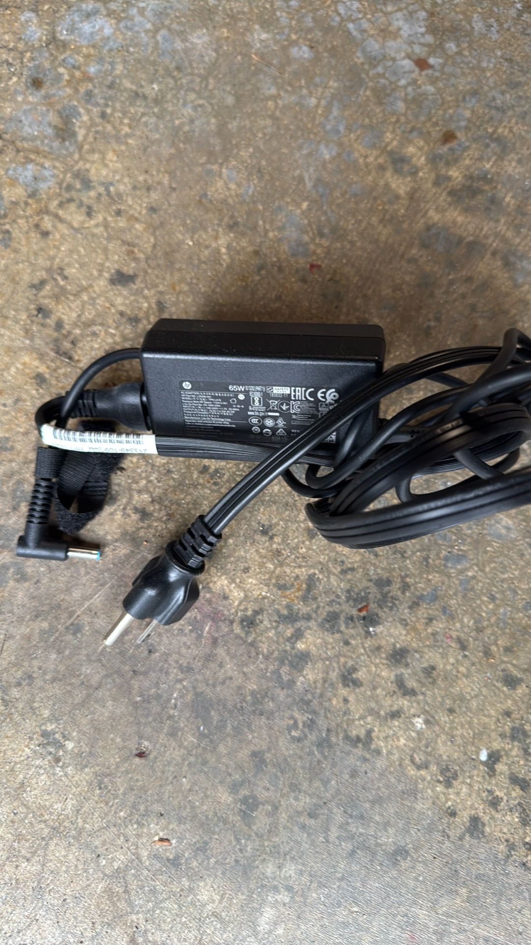 HP laptop charger — a 65W slim adapter.