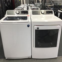 New Scratch And Dent Midea Washer And Dryer Set. 1 Year Warranty 