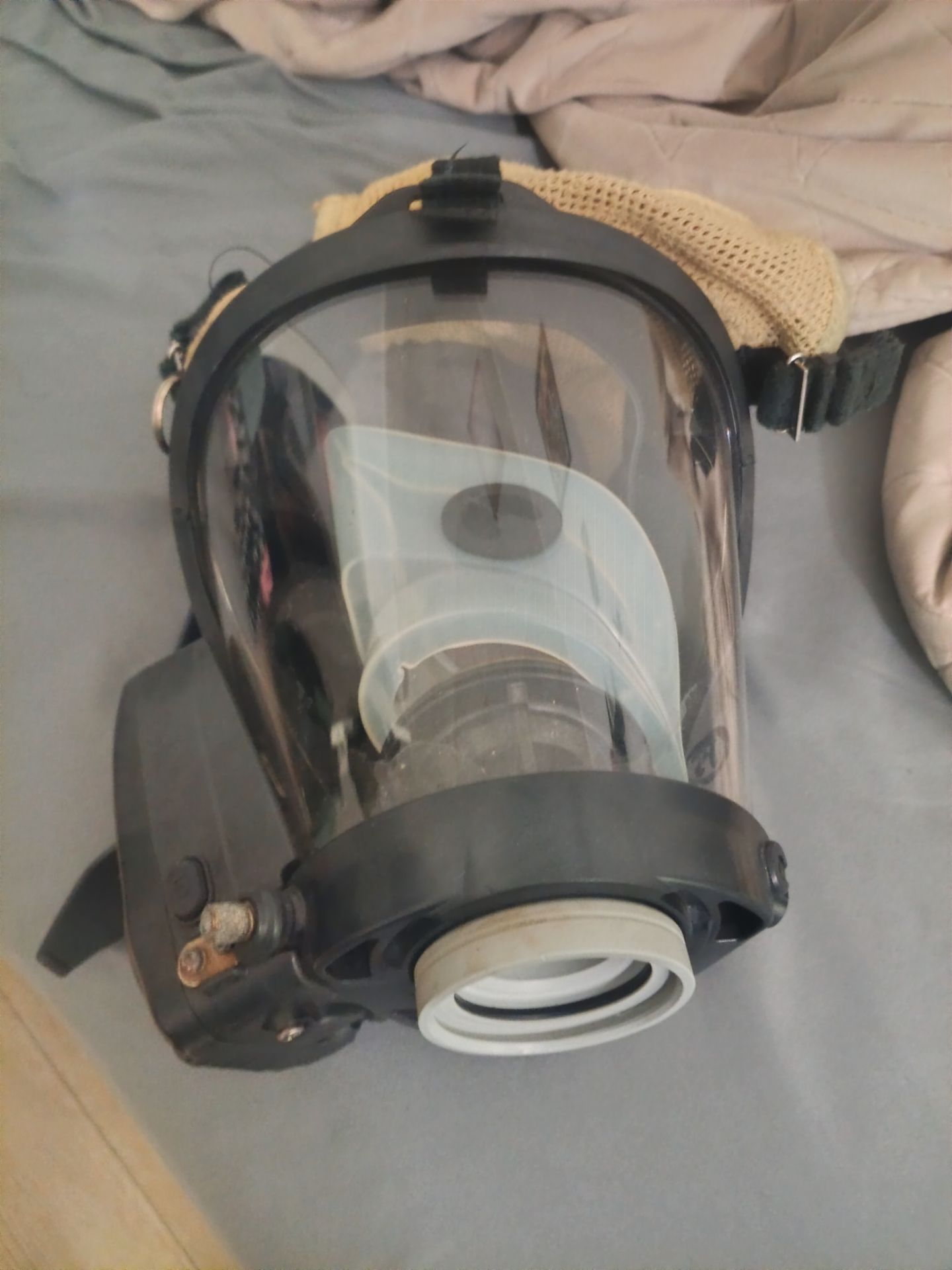 Sperian Survivair full face respirator, Twenty20 or Opti-Fit series