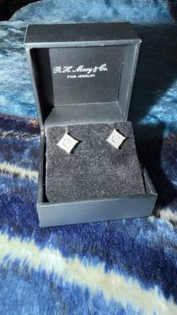 14k Yellow Gold Diamond Cluster Earrings