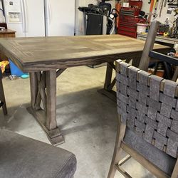 Dining table & 6 chairs 