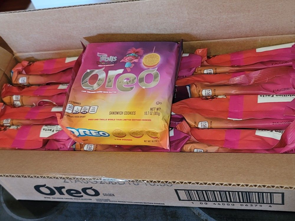 OREO Golden Sandwich Cookies, Pink Colored Creme with Glitter, Trolls World Tour Limited Edition, 12 Pack (10.7 oz.)