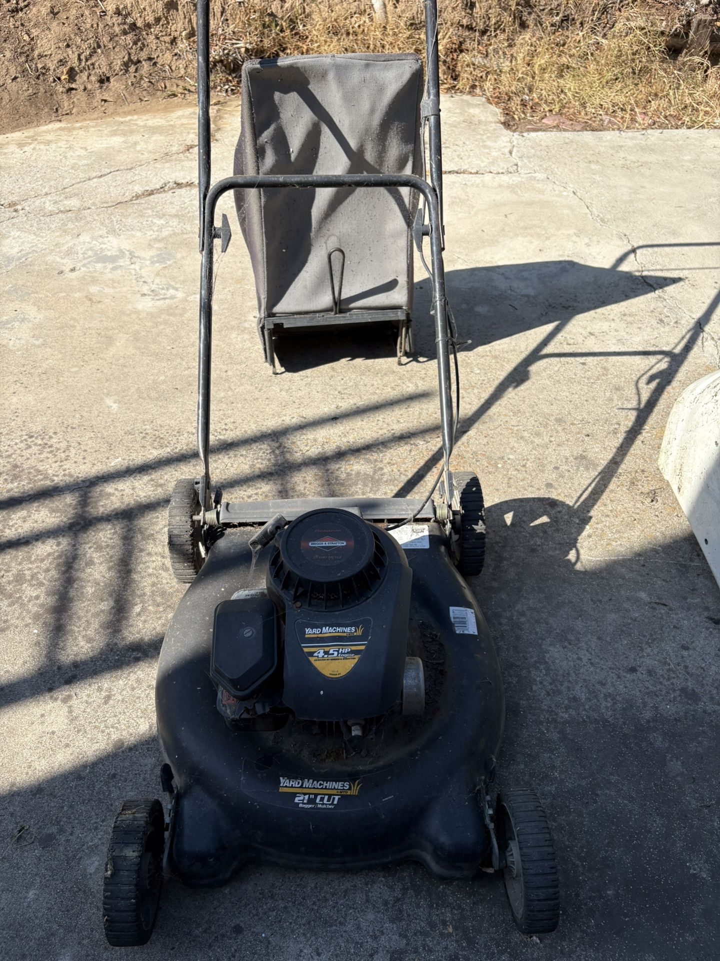 LAWNMOWER “BRIGGS & STRATTON “