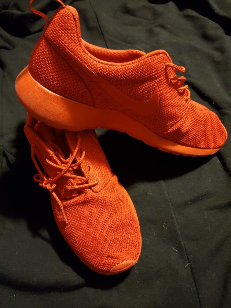 Nike/ Roshe One Bright Red/ Running Shoes/ 14's / Preowned