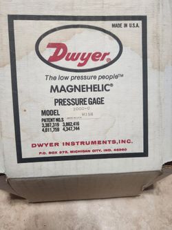 Dwyer Magnehelic Pressure Gage