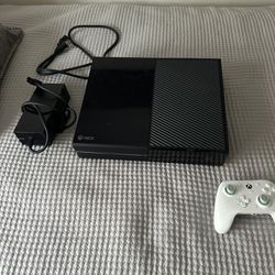 Xbox One Console W/ Controller 500 Gigs