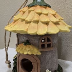 Birdhouse 🌻 🐦 