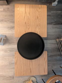 Mid-Century Modern Coffee Table with Built-In Tray – Natural Oak Finish