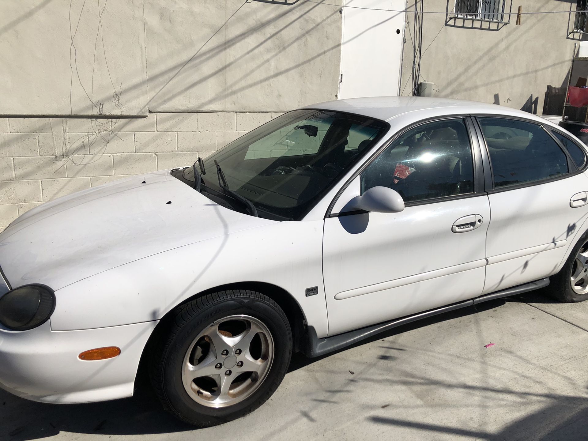 1999 Ford Taurus