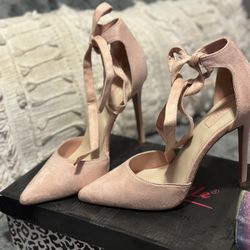 Nude Pumps