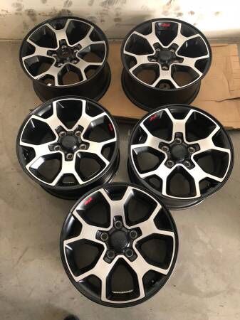 Brand new)) Jeep rubicon factory 17 inch wheels set of 5 $425 No scratches no curb rash