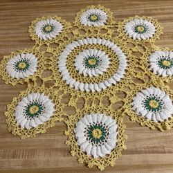 Vintage Hand Crochet Round Daisy Doilie 21” White Daisies Yellow Trim