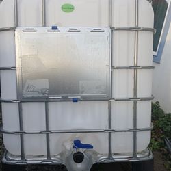 IBC Water Tank 275 Gallon BRAN NEW 