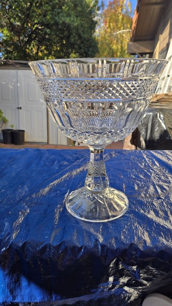 Fancy Glass Serving Bowl (Price Negotiable)